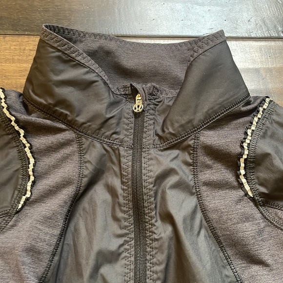 Lululemon Black Running Jacket Size 6 - Picture 3 of 6